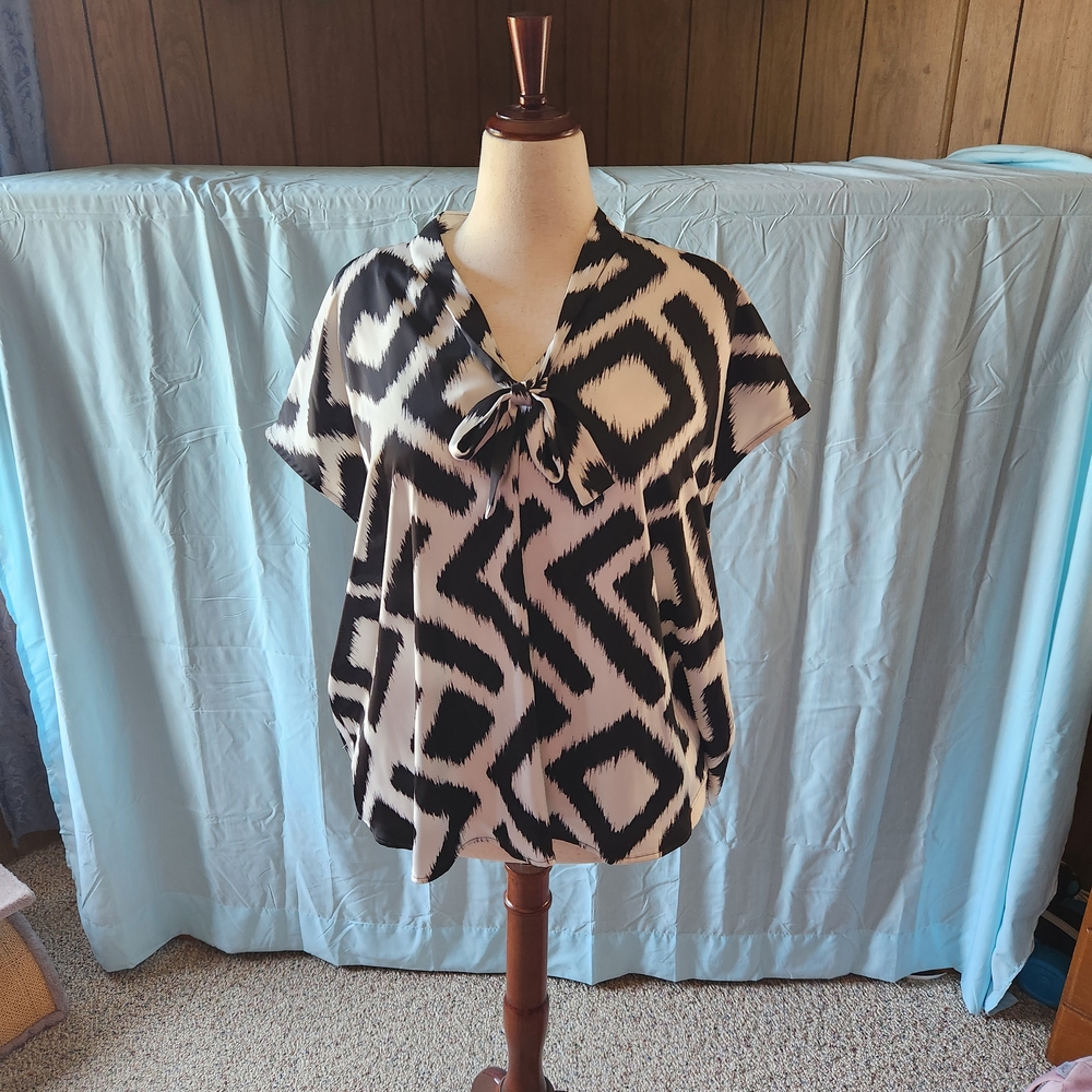 Worthington Black and White Zigzag Blouse